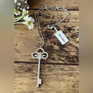 JWBR 925 STERLING SILVER AND
DIAMOND KEY PENDANT NECKLACE